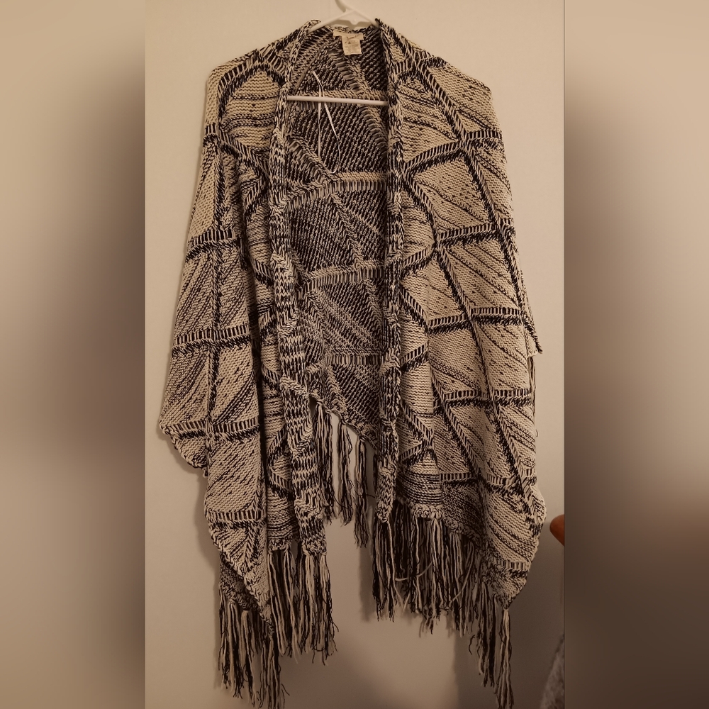 Mystree Fringed Geometric Patterned Shawl Shrug
